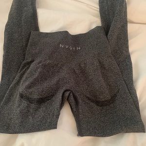 Contour seamless leggings in speckled black